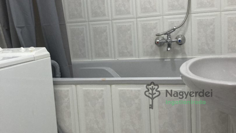 Debrecen, Egyetemváros, Lakás, tégla lakás  