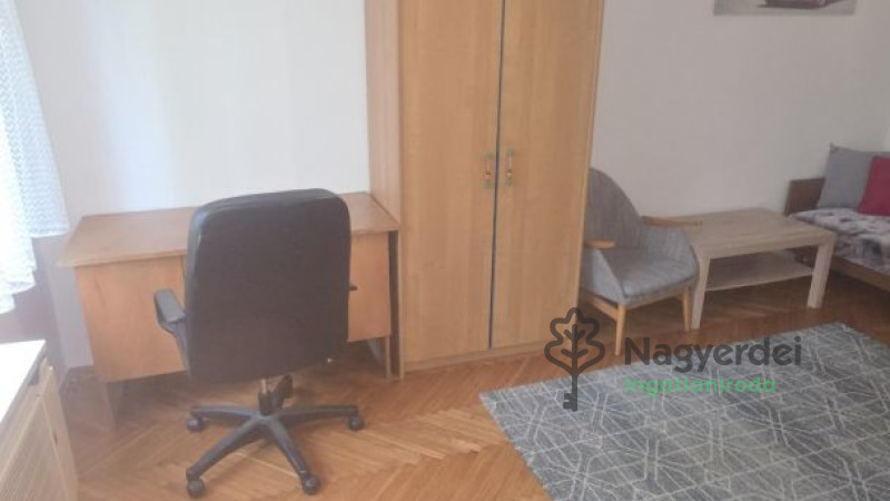 Debrecen, Nagyerdő, Lakás, tégla lakás  