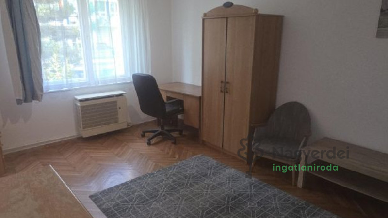 Debrecen, Nagyerdő, Lakás, tégla lakás  