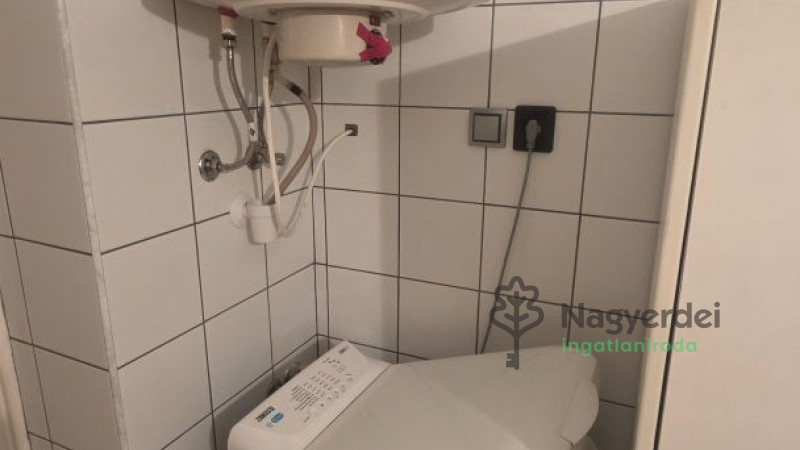 Debrecen, Nagyerdő, Lakás, tégla lakás  