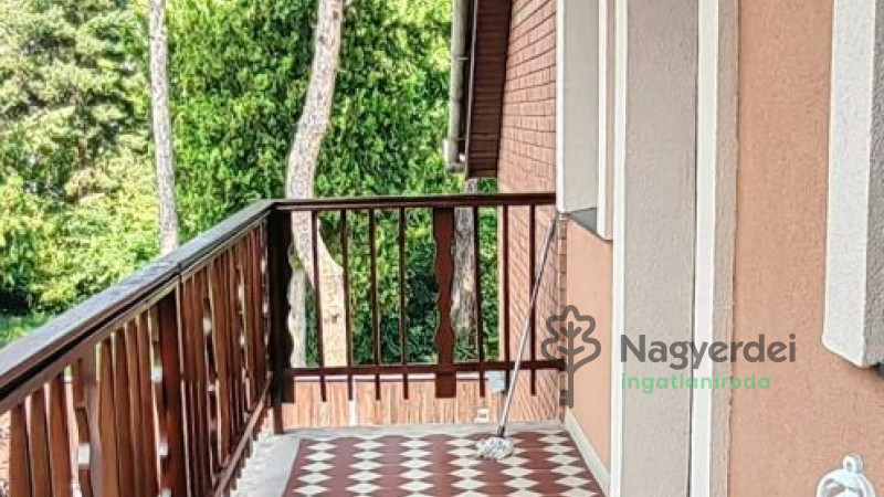 Debrecen, Nagyerdő, Lakás, tégla lakás  