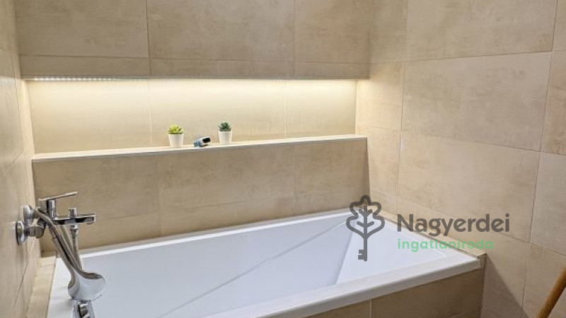 Debrecen, Belváros, Lakás, tégla lakás  