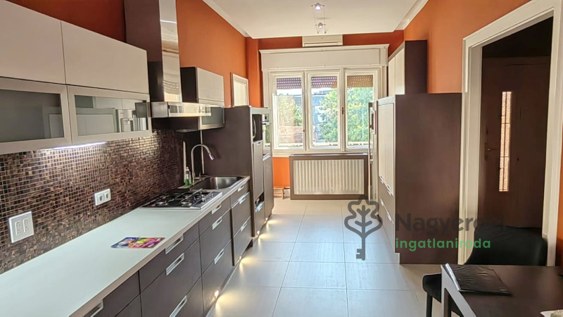 Debrecen, Belváros, Lakás, tégla lakás  