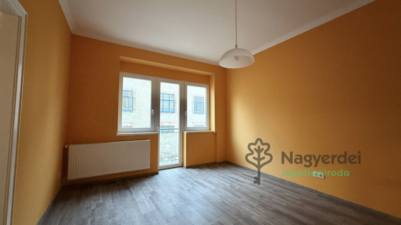 Debrecen, Belváros, Lakás, tégla lakás  