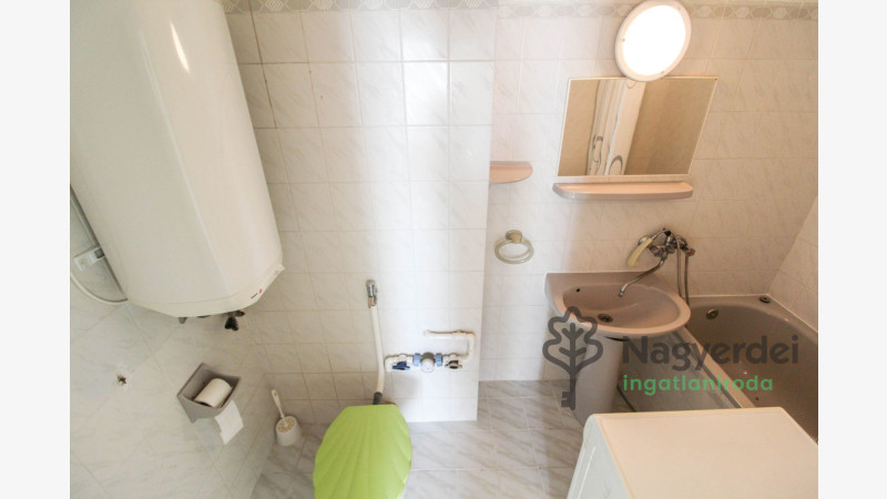 Debrecen, Nagyerdő, Lakás, tégla lakás  