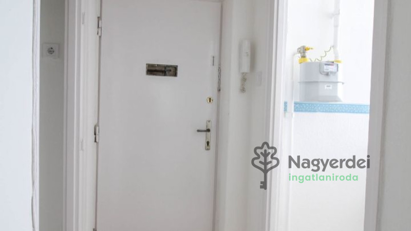 Debrecen, Nagyerdő, Lakás, tégla lakás  