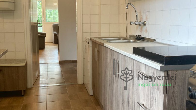 Debrecen, Nagyerdő, Lakás, tégla lakás  