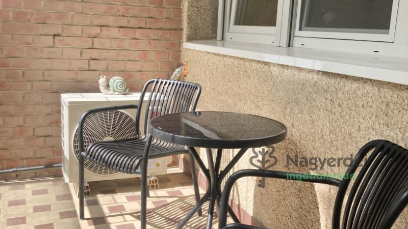 Debrecen, Nagyerdő, Lakás, tégla lakás  