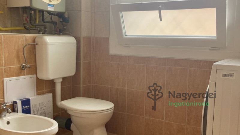 Debrecen, Nagyerdő, Lakás, tégla lakás  
