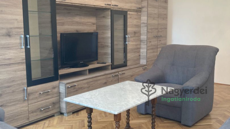 Debrecen, Nagyerdő, Lakás, tégla lakás  