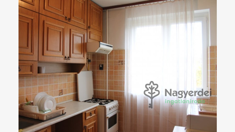 Debrecen, Nagyerdő, Lakás, tégla lakás  