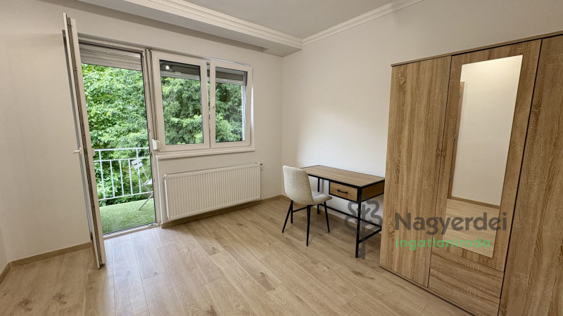 Debrecen, Nagyerdő, Lakás, tégla lakás  