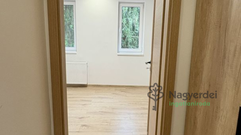 Debrecen, Nagyerdő, Lakás, tégla lakás  