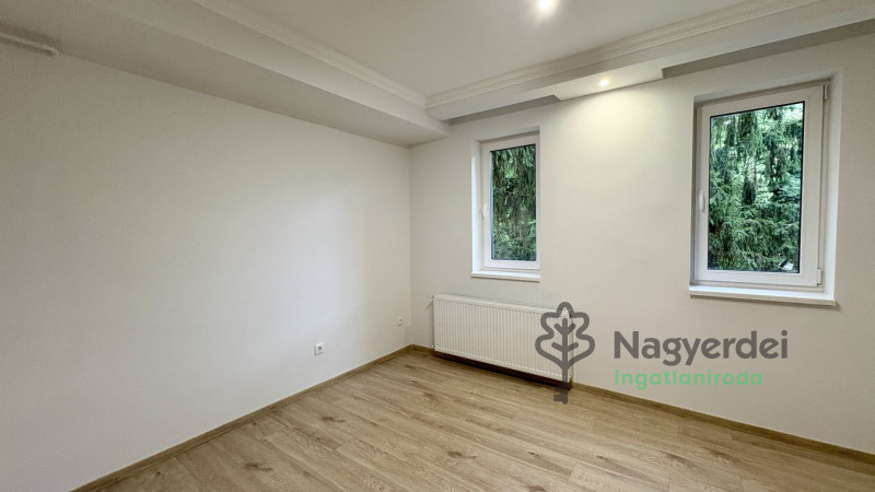 Debrecen, Nagyerdő, Lakás, tégla lakás  