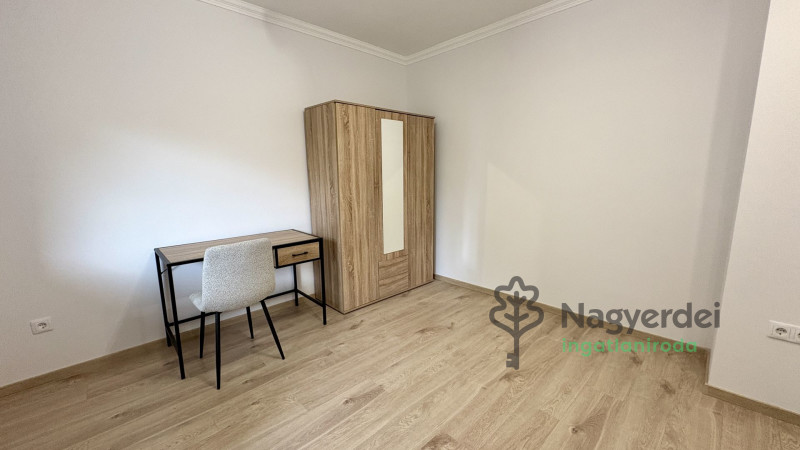 Debrecen, Nagyerdő, Lakás, tégla lakás  