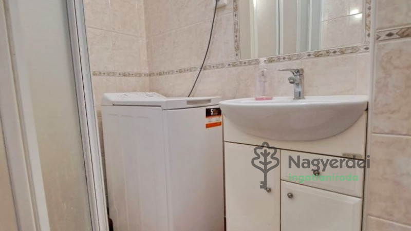 Debrecen, Dobozikert, Lakás, tégla lakás  