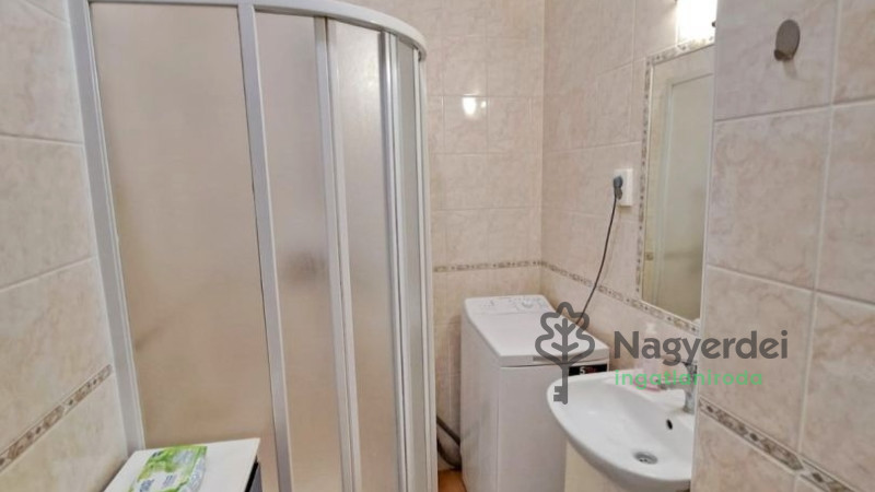 Debrecen, Dobozikert, Lakás, tégla lakás  