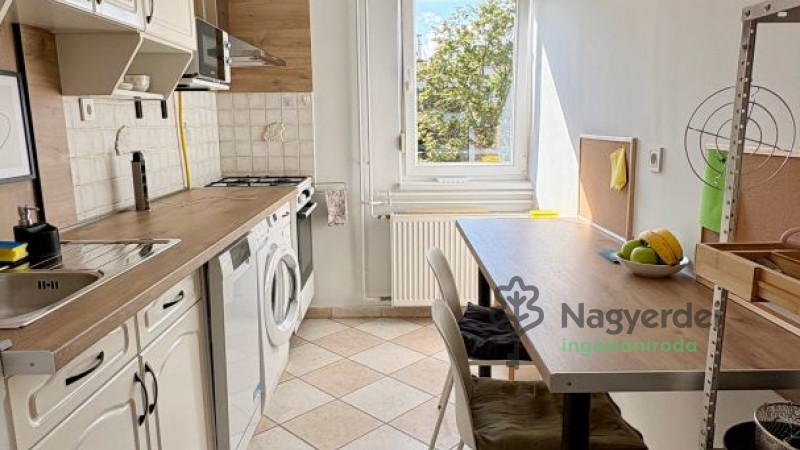 Debrecen, Sestakert, Lakás, panel lakás  