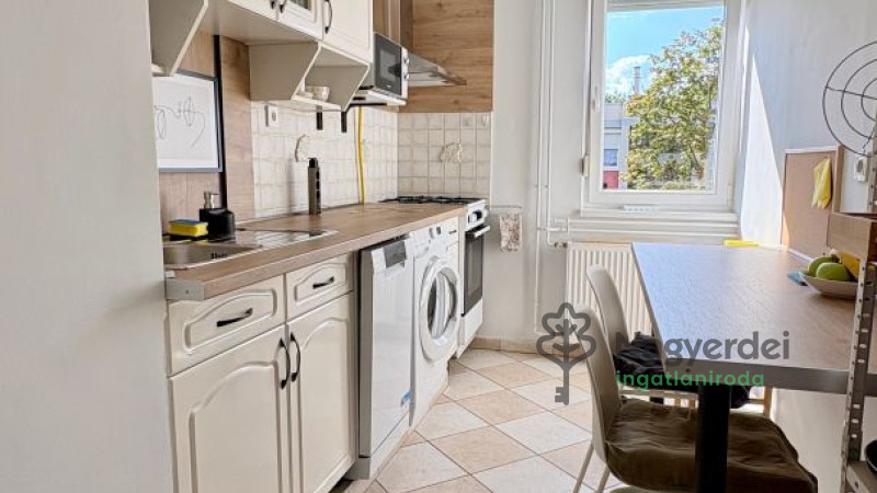 Debrecen, Sestakert, Lakás, panel lakás  