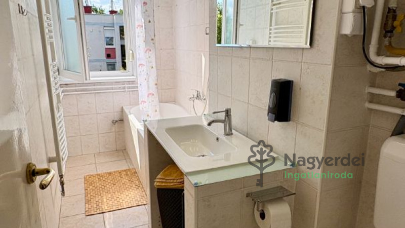 Debrecen, Sestakert, Lakás, panel lakás  