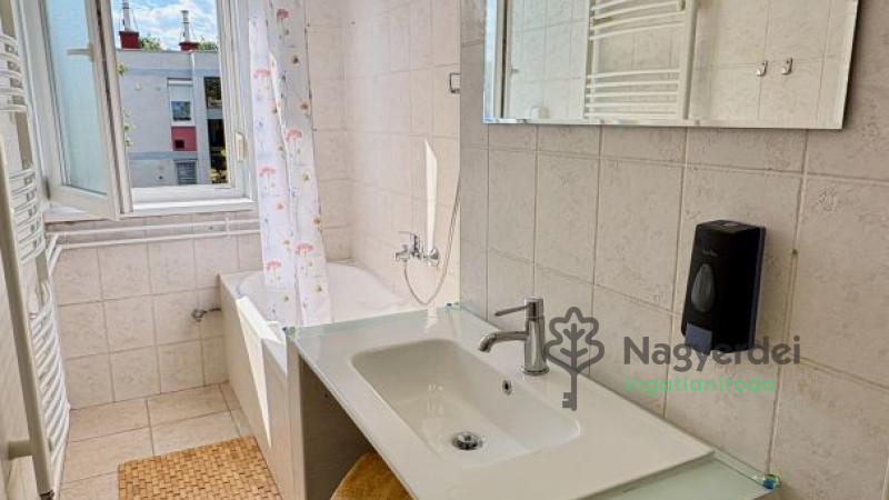 Debrecen, Sestakert, Lakás, panel lakás  