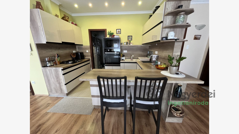 Debrecen, Falóger, Ház, családi ház  