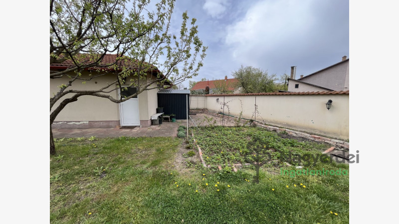 Debrecen, Falóger, Ház, családi ház  