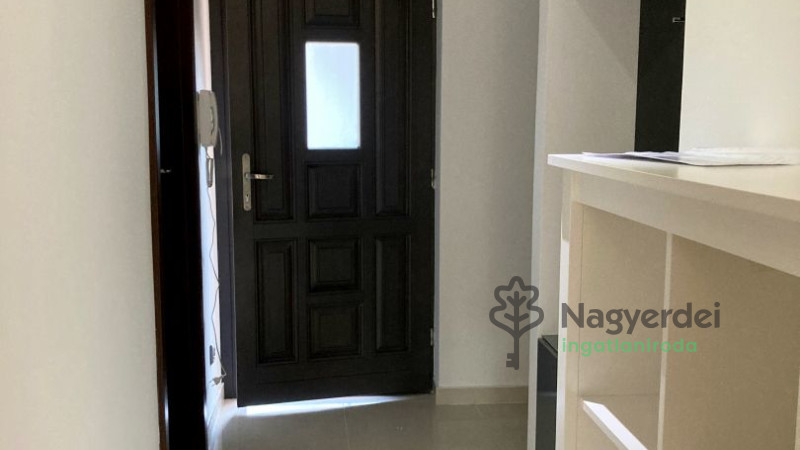 Debrecen, Nagyerdő, Lakás, tégla lakás  