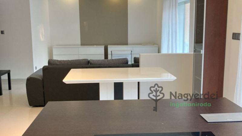 Debrecen, Nagyerdő, Lakás, tégla lakás  
