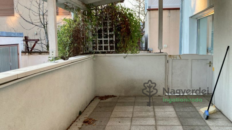 Debrecen, Nagyerdő, Lakás, tégla lakás  
