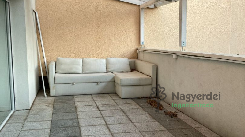 Debrecen, Nagyerdő, Lakás, tégla lakás  