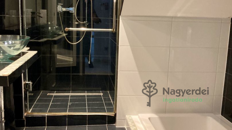 Debrecen, Nagyerdő, Lakás, tégla lakás  