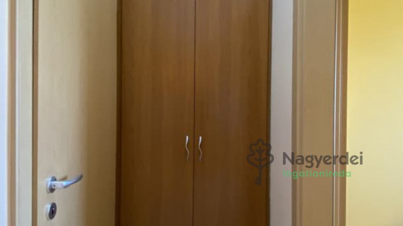 Debrecen, Széchenyikert, Lakás, tégla lakás  