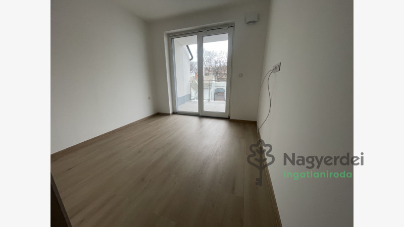 Debrecen, Miklóskapu, Lakás, tégla lakás  