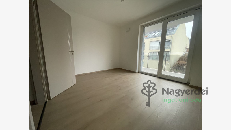 Debrecen, Miklóskapu, Lakás, tégla lakás  