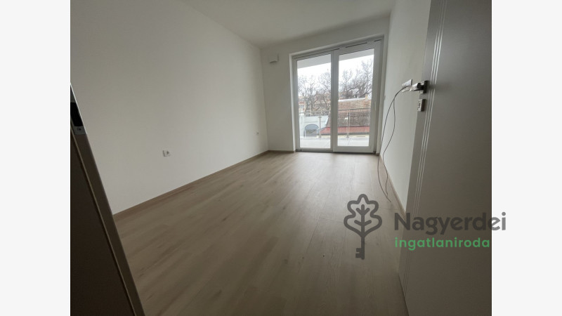 Debrecen, Miklóskapu, Lakás, tégla lakás  