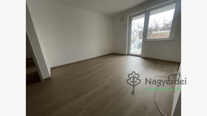 Debrecen, Miklóskapu, Lakás, tégla lakás  