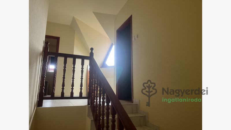 Debrecen, Veres Péter-kert, ház  