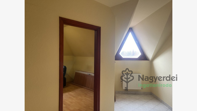 Debrecen, Veres Péter-kert, ház  