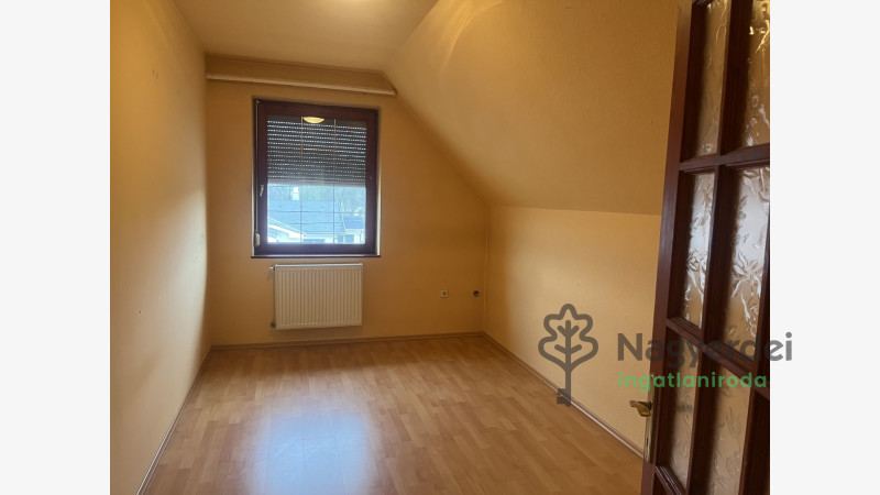 Debrecen, Veres Péter-kert, ház  