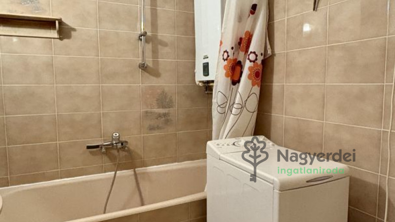 Debrecen, Nagyerdő, Lakás, tégla lakás  
