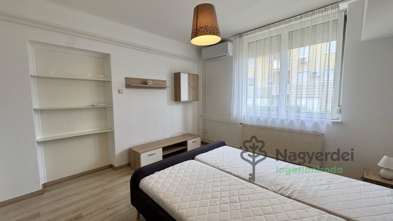 Debrecen, Széchenyikert, Lakás, tégla lakás  