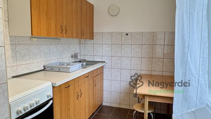 Debrecen, Széchenyikert, Lakás, tégla lakás  