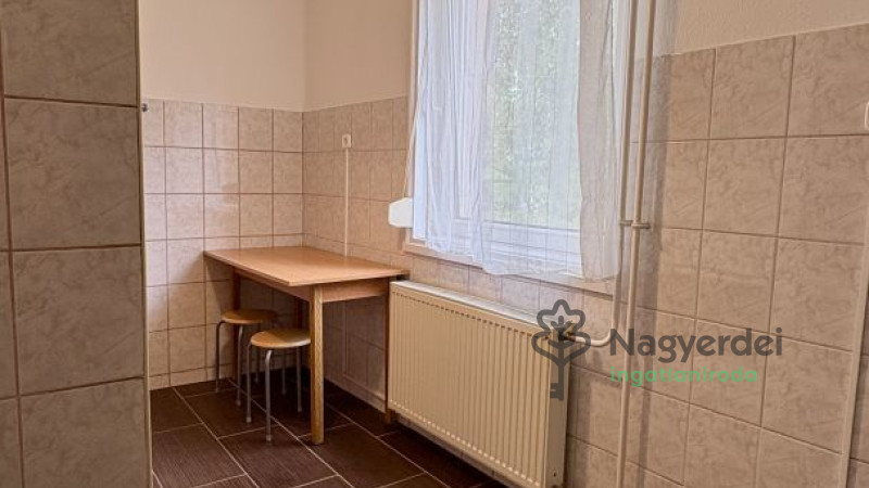 Debrecen, Széchenyikert, Lakás, tégla lakás  