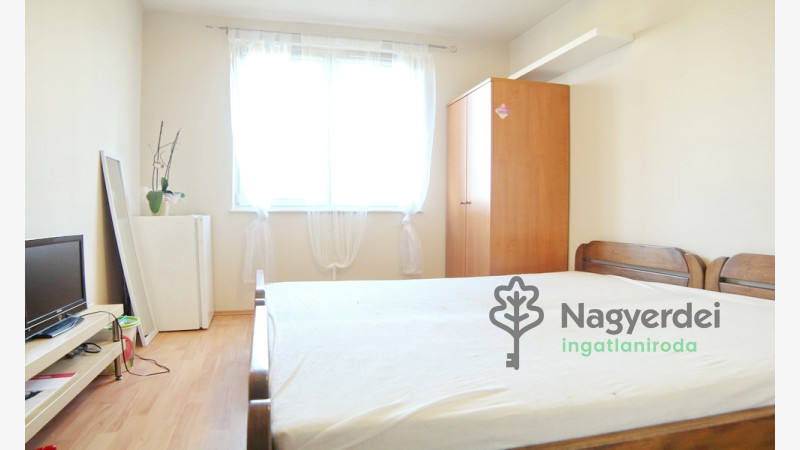 Debrecen, Akadémia kert, Lakás, szoba  