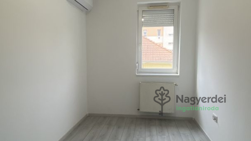 Debrecen, Széchenyikert, Lakás, tégla lakás  