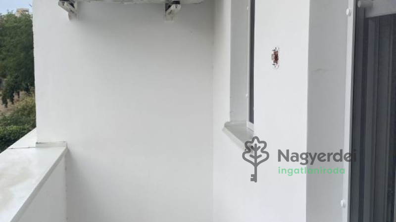 Debrecen, Széchenyikert, Lakás, tégla lakás  