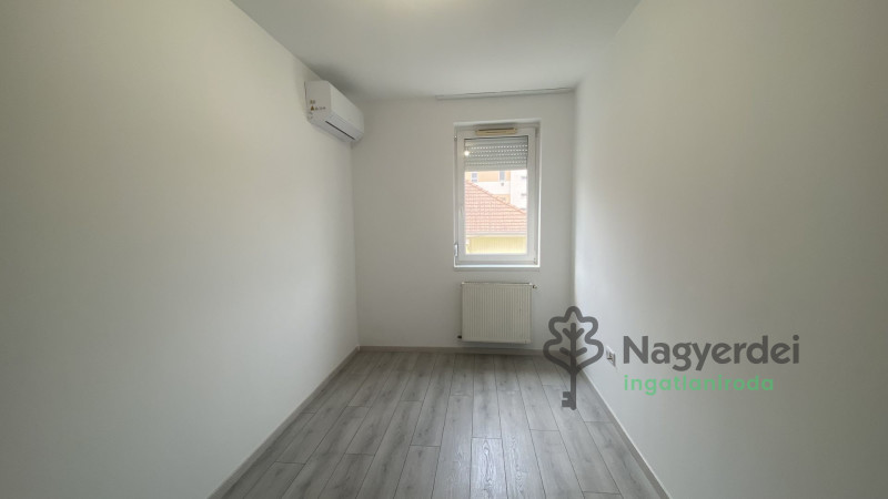 Debrecen, Széchenyikert, Lakás, tégla lakás  