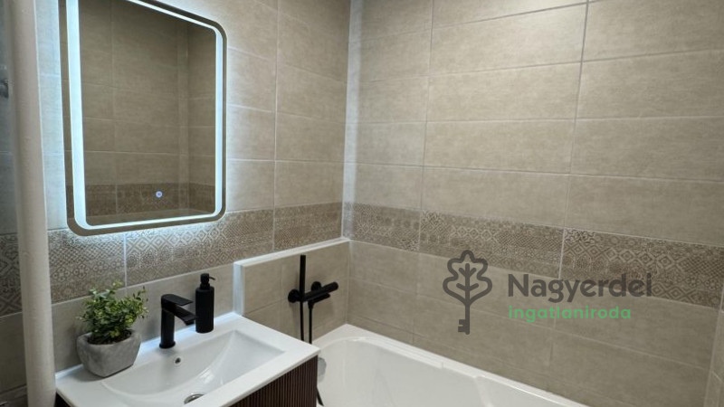 Debrecen, Fényesudvar, Lakás, panel lakás  