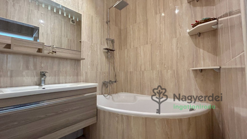 Debrecen, Péterfia, Lakás, tégla lakás  